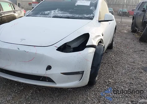 2022 Tesla Model Y Long Range Dual Motor All-Wheel Drive z USA, uszkodzony, nr VIN 7SAYGDEE2NF438122